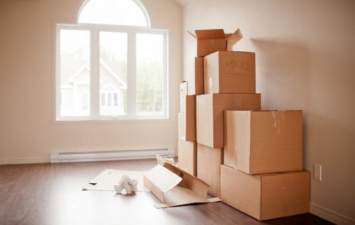 Local removals van near residential and commercial properties in Creekmouth