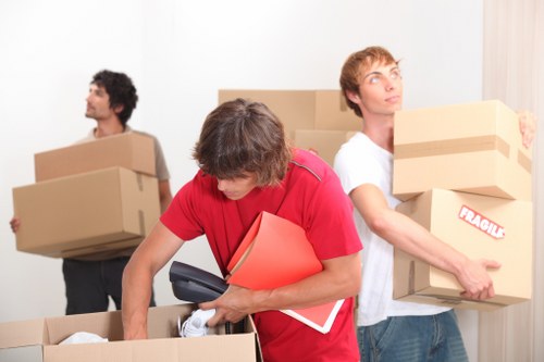 Local removals team planning access for a property in Creekmouth